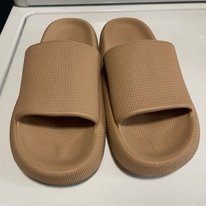 Cloud Shoes Men’s Size 11